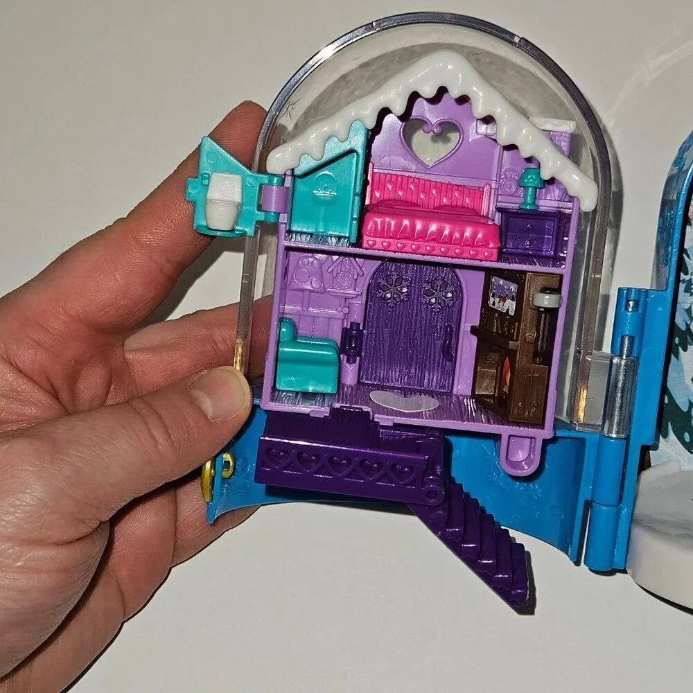 Polly Pocket Snowball Surprise Compact Cabin Dolls Sled Board Mattel 2017 READ